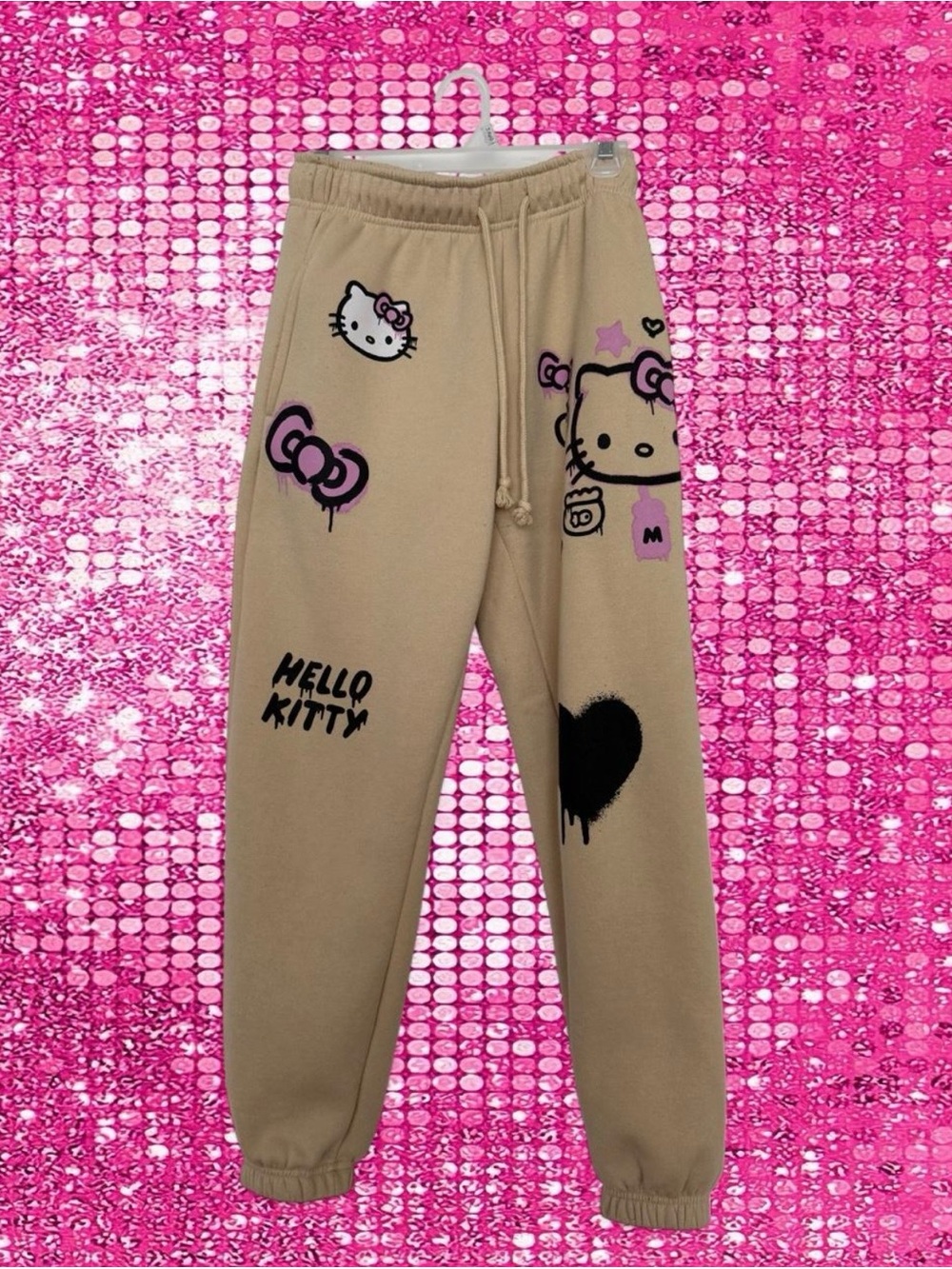 Hello Kitty x Forever 21 Beige Graffiti
Sweatpants Joggers Size S